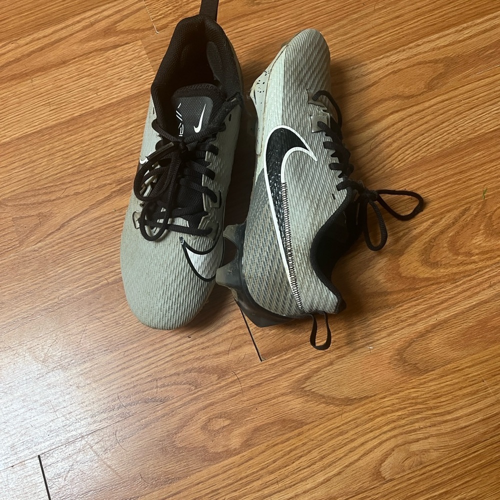 Nike -Men football cleats Sz 10 Vapor edge 360 Just in time for football season!